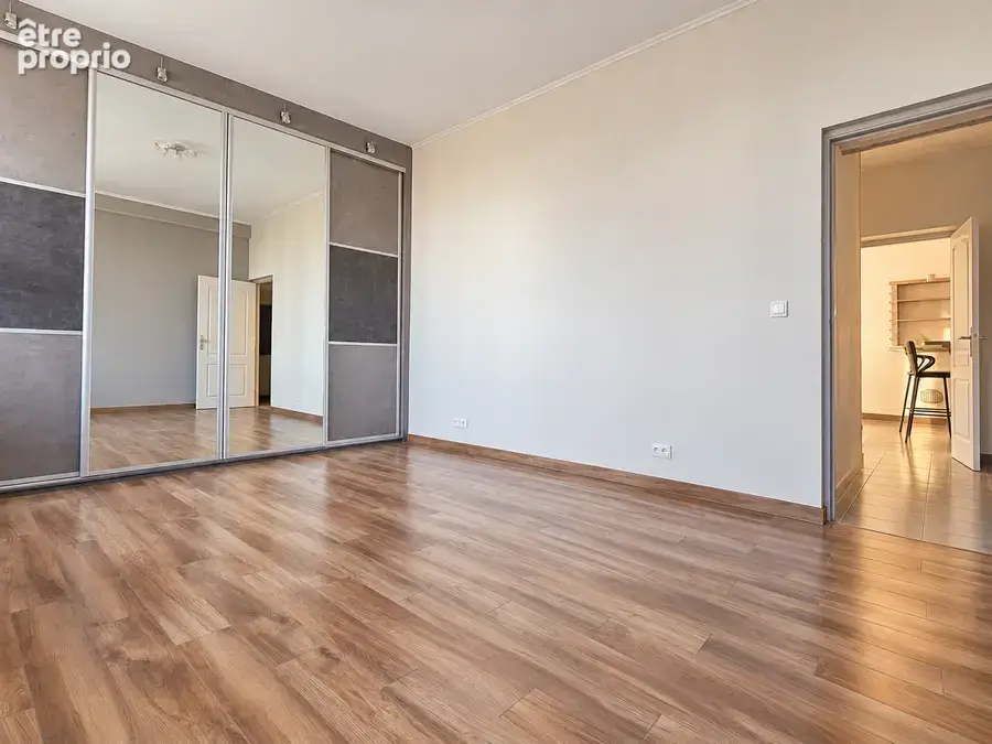Appartement T4 de 94 m² avec cave et 2 parkings – Estrablin - photo 7