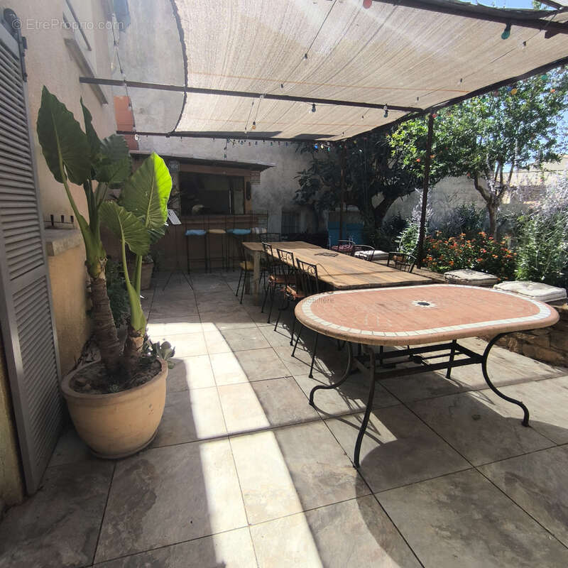 Maison  de charme en pierre avec jardin clos et parking privé - photo 29