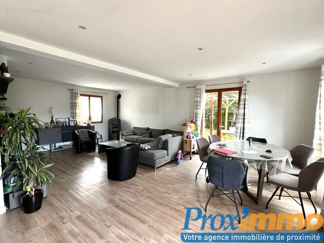 Maison à SAINT-GEOIRE-EN-VALDAINE