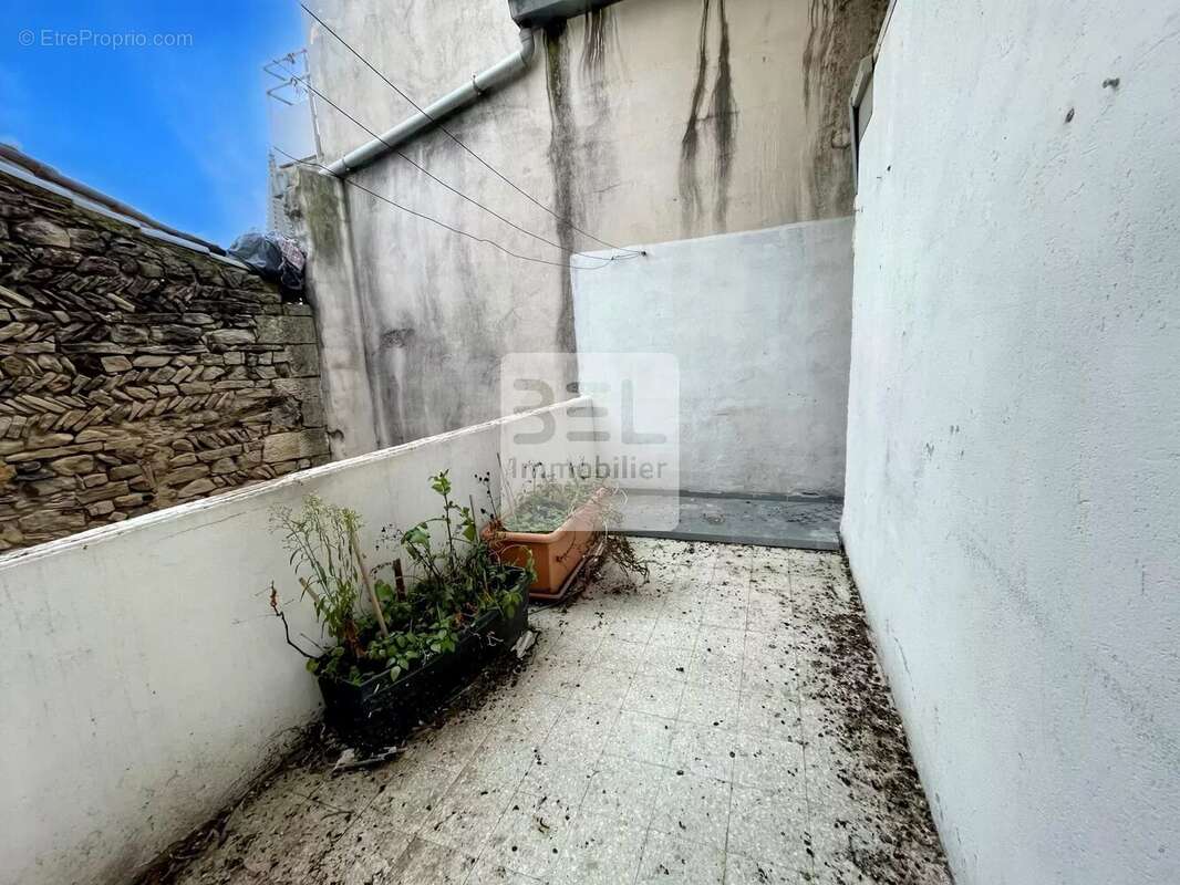 Appartement à BAGNOLS-SUR-CEZE