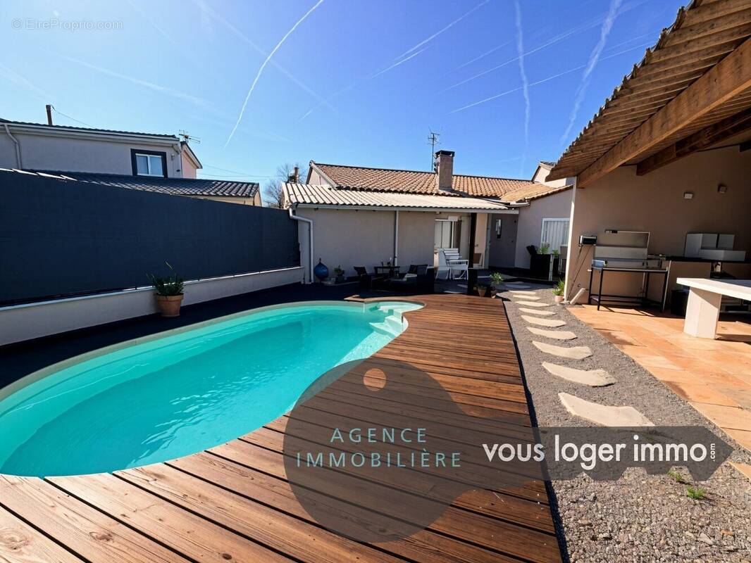 Maison à LAVERNOSE-LACASSE