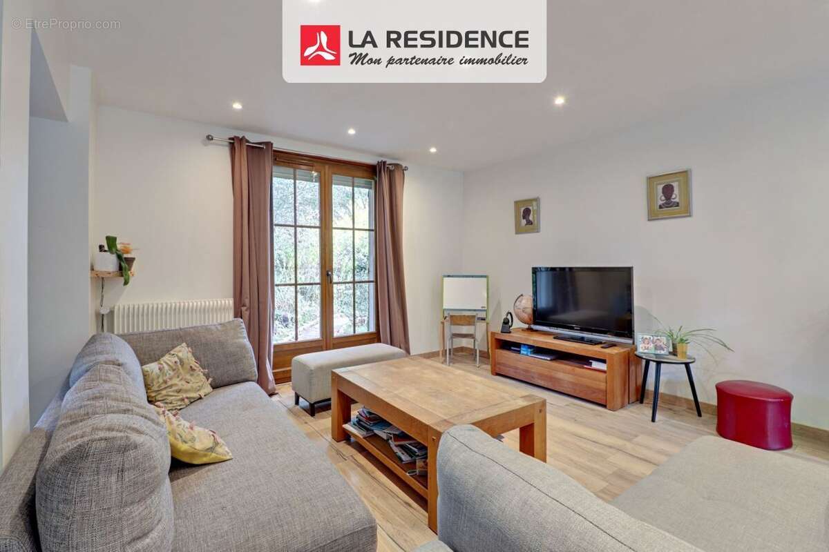 Maison à MAURECOURT