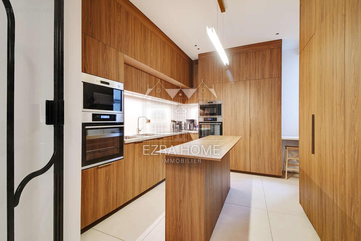 Appartement à NEUILLY-SUR-SEINE