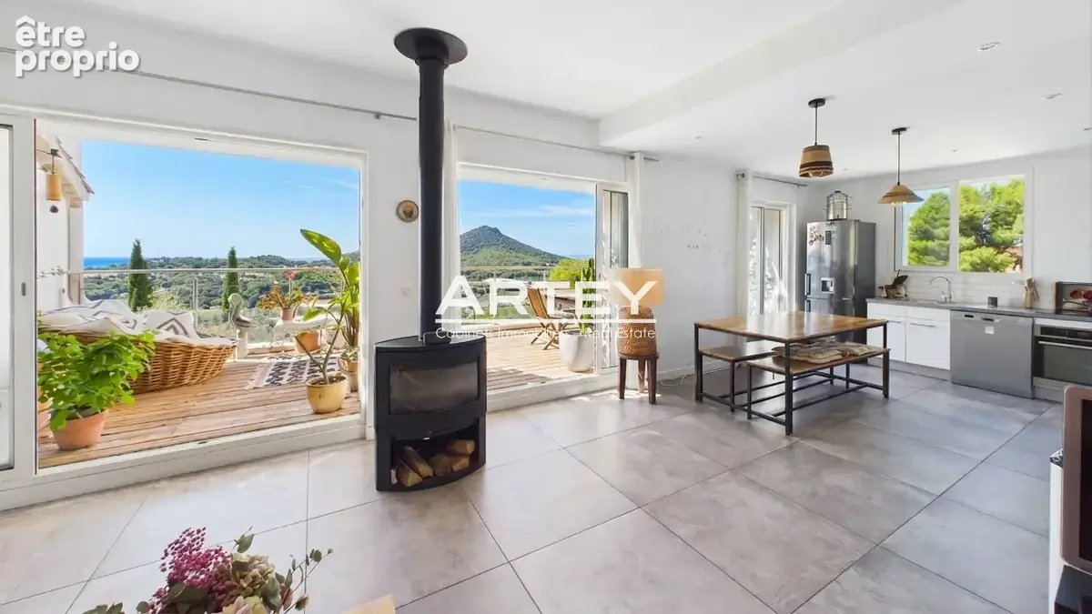 Photo Appartement à Carqueiranne au prix de 729 000€