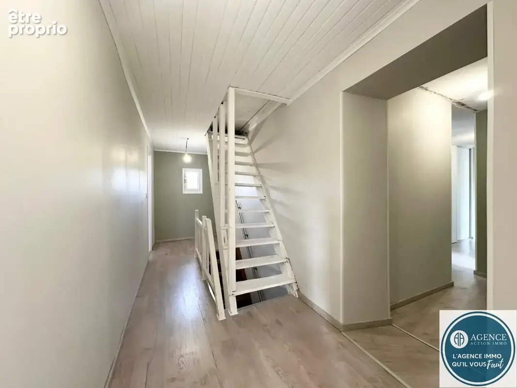 Maison d'habitation, 212 m² sur terrain de 5240 m² - photo 10