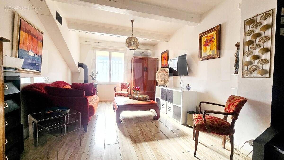 24E89B08-29F9-5FD4-16CE-C8D39354072B - Maison à MARSEILLE-10E