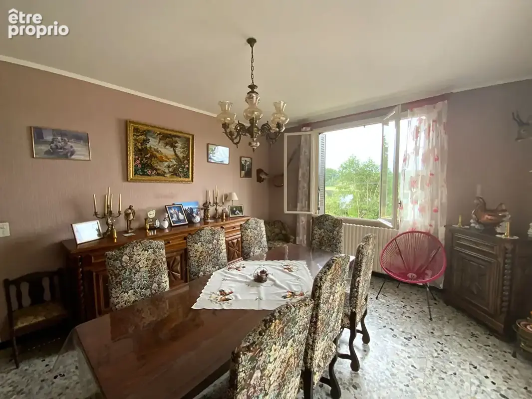 SAINT-EMILAND - Ténement immobilier comprenant deux maisons avec dépendances sur terrain de 1ha 48a 95ca - photo 2