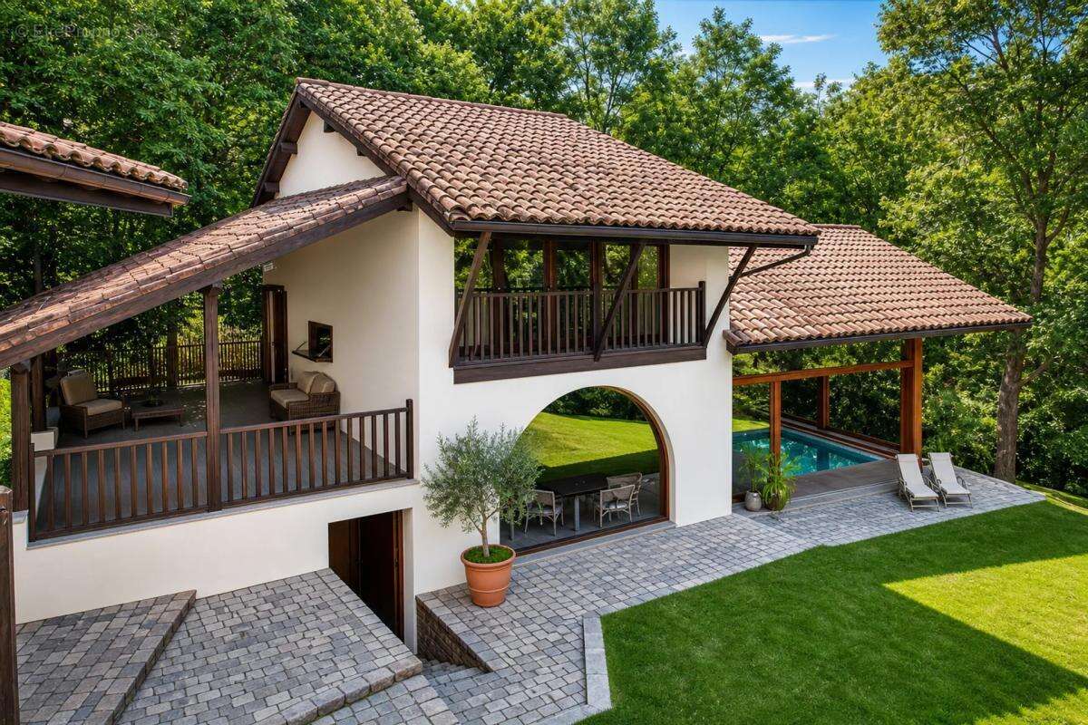 Propriété familiale avec espace bien-être et 8 600 m² de nature - photo 17