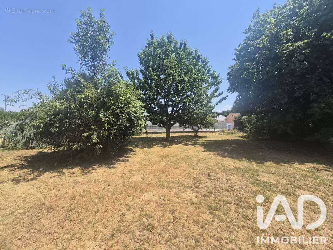 Terrain 791 m² à Juillan  - photo 4