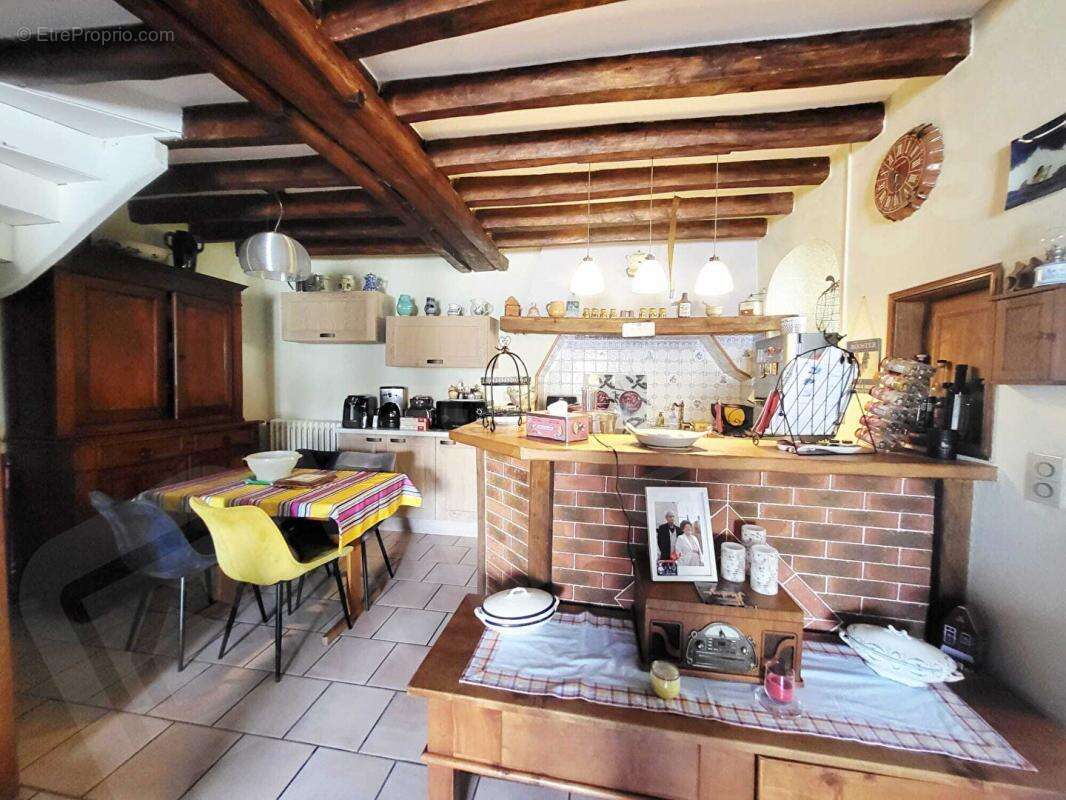 Sermaises centre, Maison en pierre 3 chambres, cour, garage - photo 5