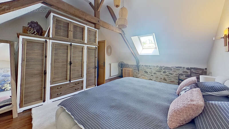 Maison en pierre , pleine de charme - 3 Chambres et mezzanine - COURNON - photo 12