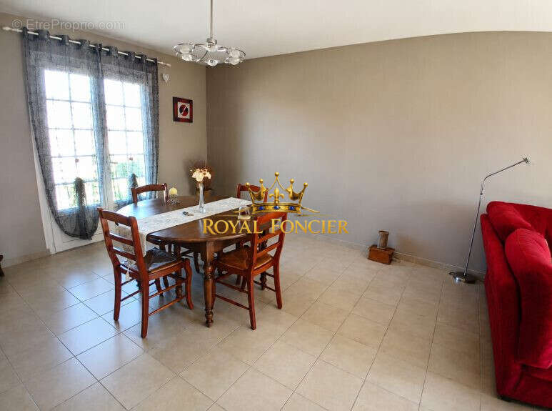 Maison 116 m² à Dange-Saint-Romain  - photo 4