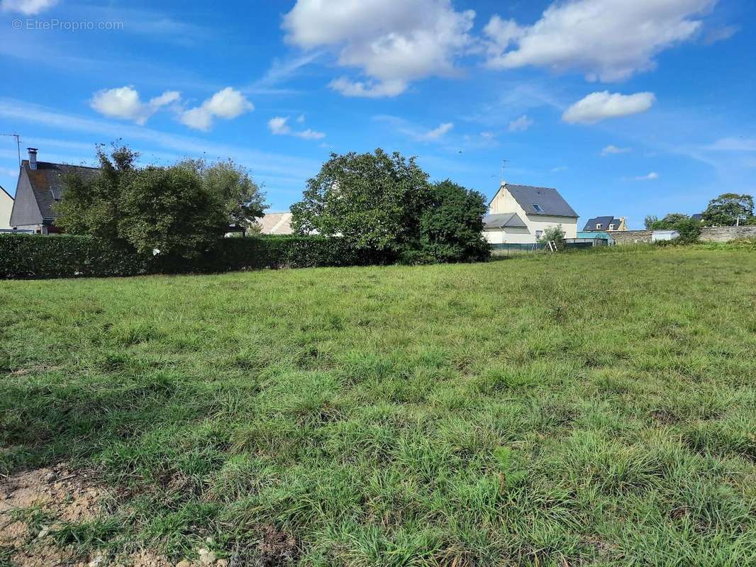 Terrain à LOYAT