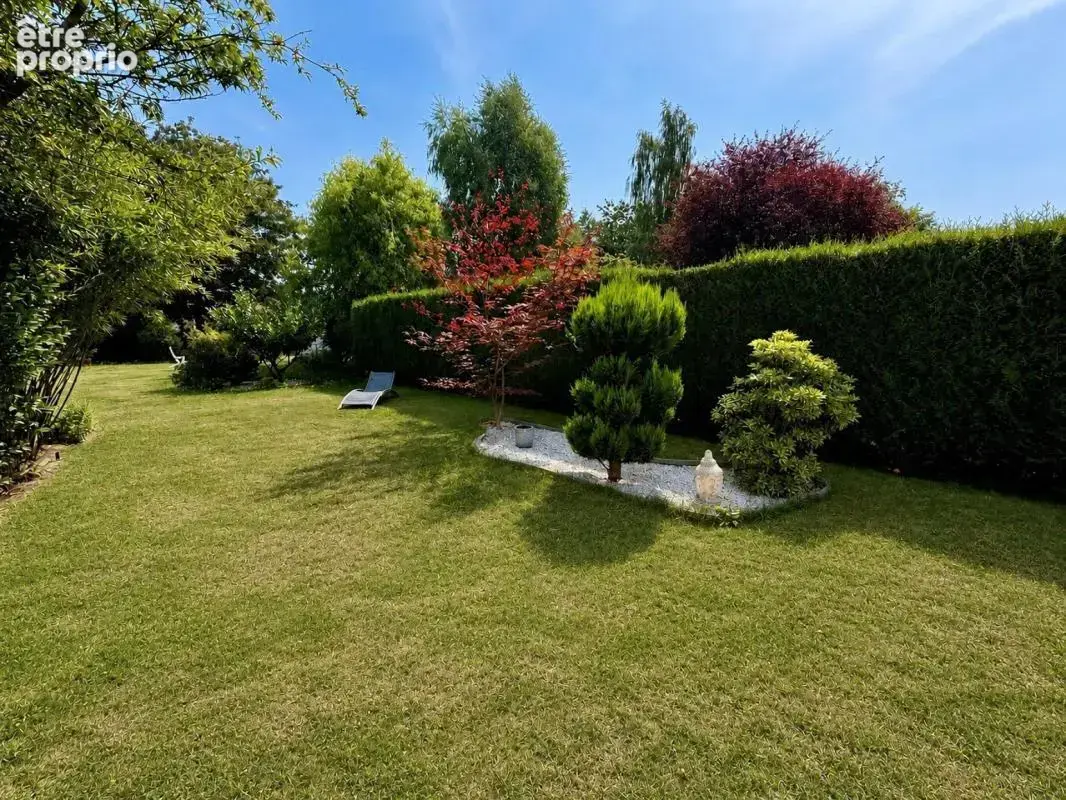 Maison semi individuelle - 4/5 chambres - sous sol - garage velos - jardin - photo 9