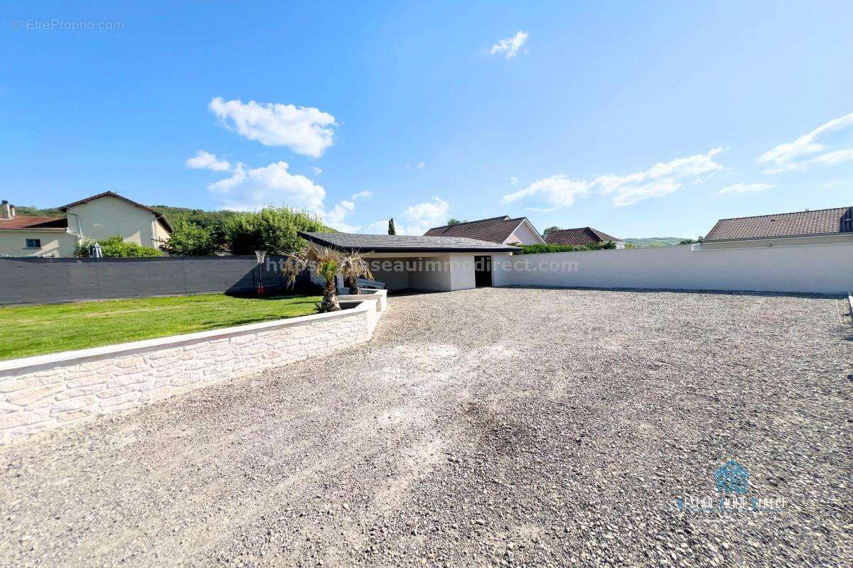 Maison à SAINT-SIMEON-DE-BRESSIEUX