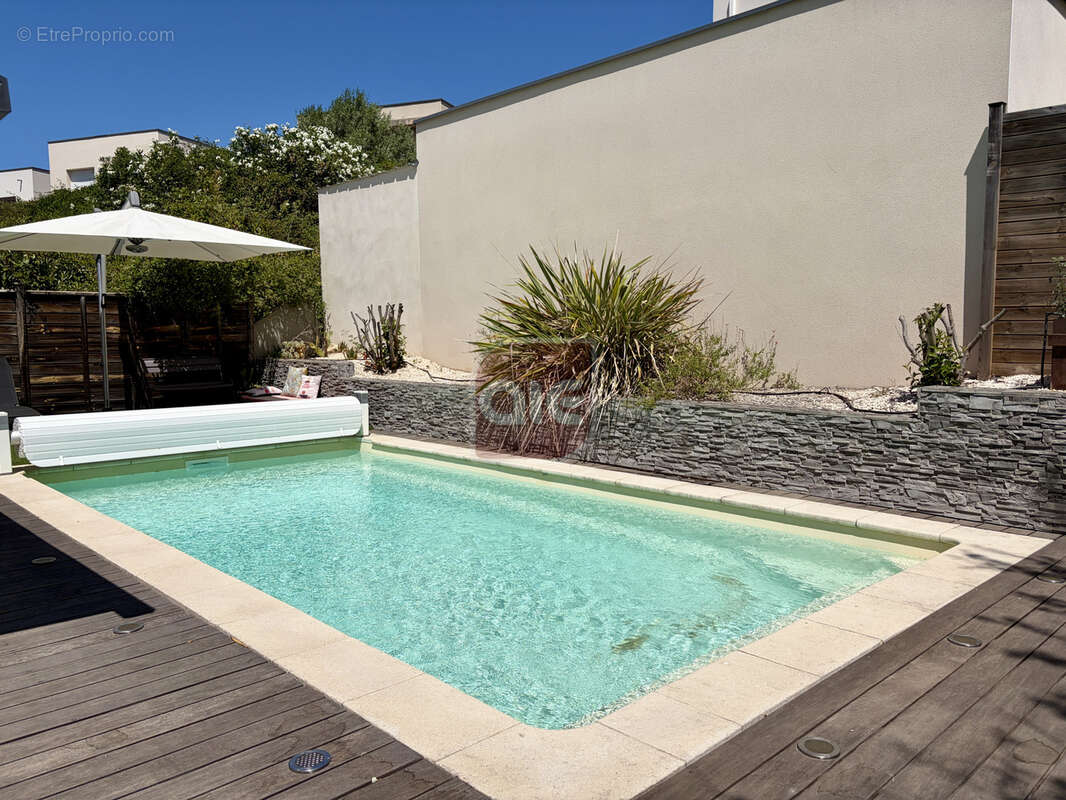 EXCLUSIVITÉ A.I.E. !! Superbe villa T4 récente de plus de 100 m2 avec piscine - photo 2