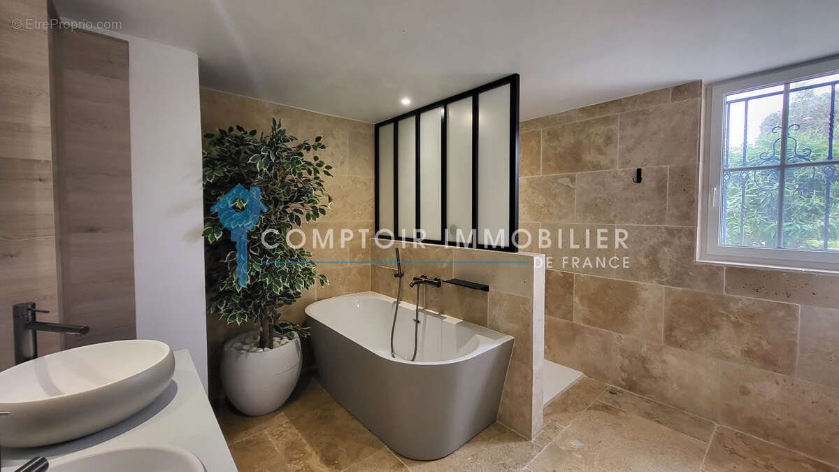 DPT GARD (30), à vendre, UZES proche, maison individuelle type 7, 203m2 habitables, 5 chambres, piscine, garag - photo 13