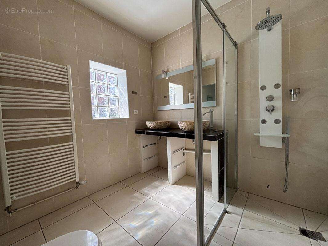 ensemble  immobilier local commercial + habitation de caractére 6 pièce(s) 210 m2 - photo 7