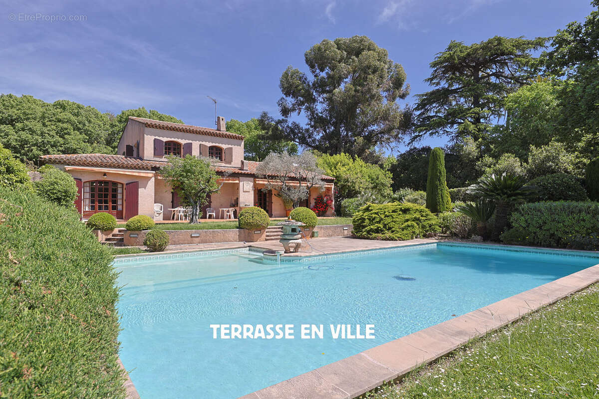 Maison à HYERES
