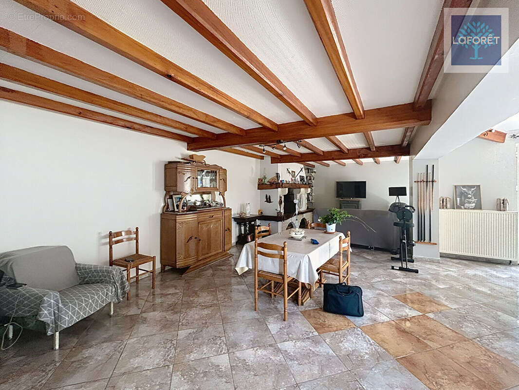 Maison à SAINT-GENIS-DE-SAINTONGE