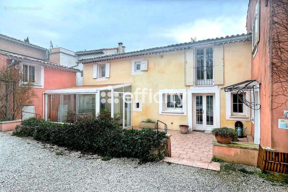 Maison 9 pièces 230 m² à vendre à Roussillon (84220) - photo 5