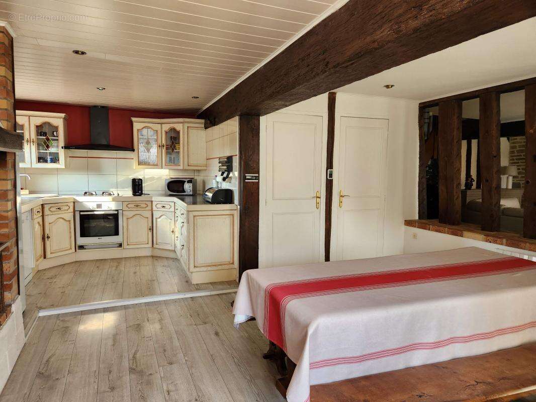 Maison à LA CHAPELLE-VICOMTESSE