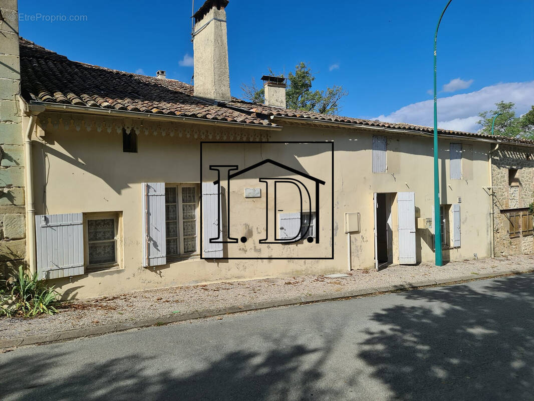 FACADE - Maison à SAINT-COLOMB-DE-LAUZUN