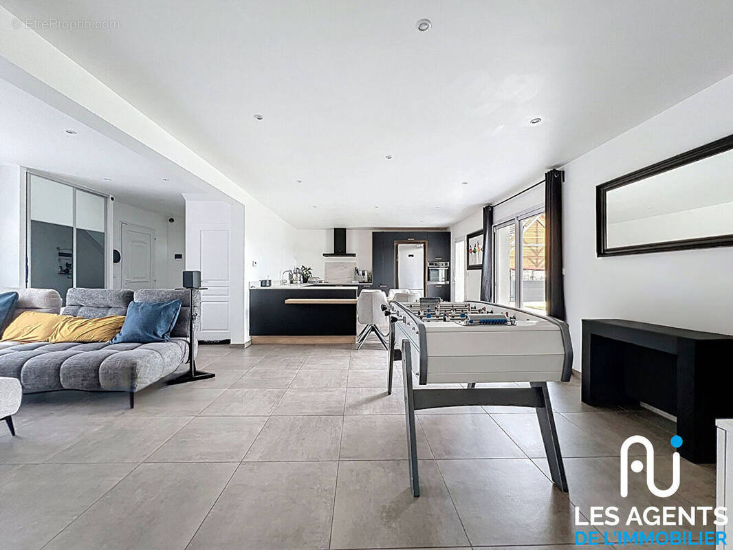 Maison à MEZIERES-LEZ-CLERY