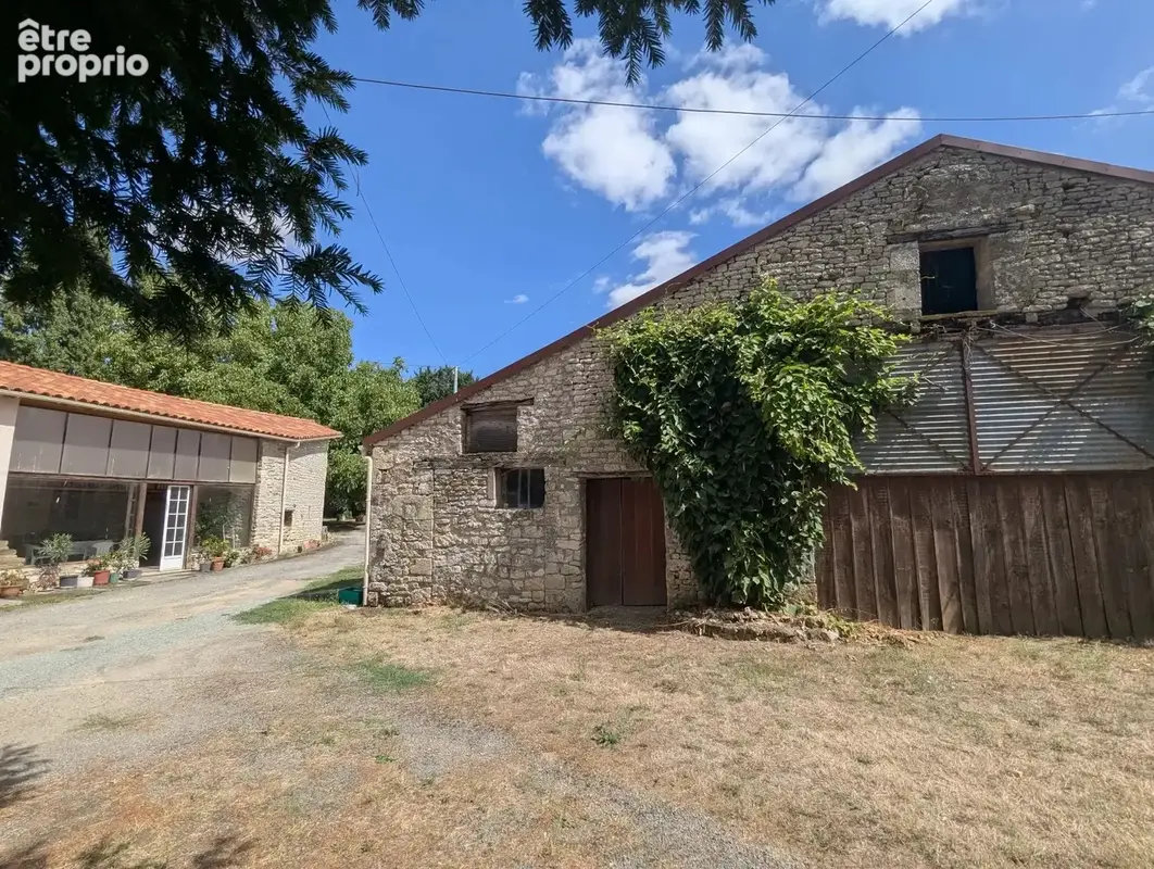 Propriété rurale pleine de caractère avec de vastes dépendances, étang et grands jardins - photo 12