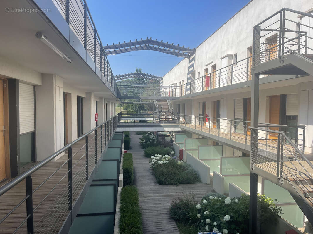 T1+terrasse , res piscine, 13510 eguilles - photo 13