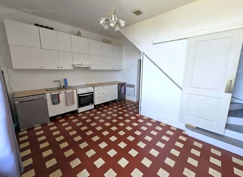 HIRSON (02) -  Vente maison avec 4 chambres , cour  et terrain - photo 3