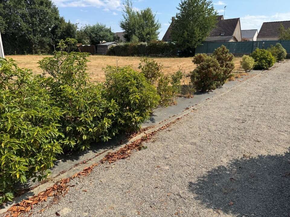 Terrain 722 m² à Courbeveille  - photo 2