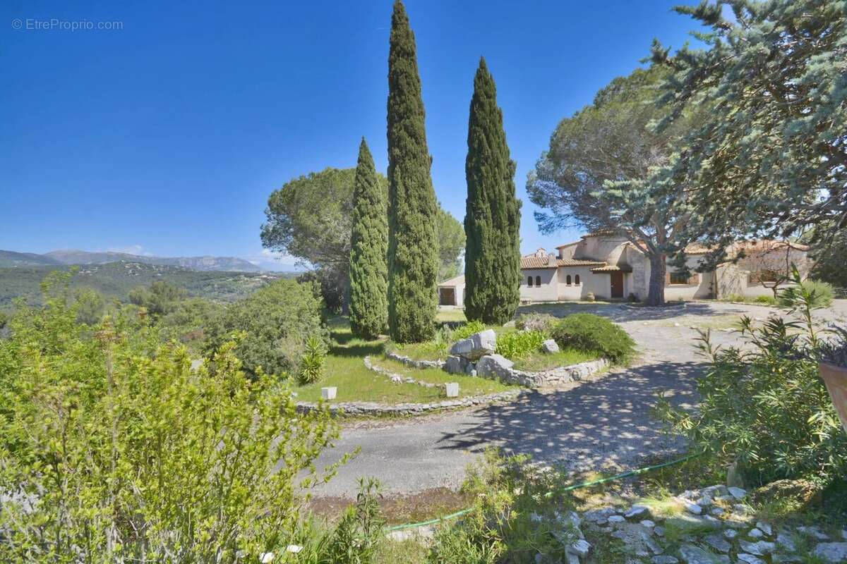 Maison à ROQUEFORT-LES-PINS