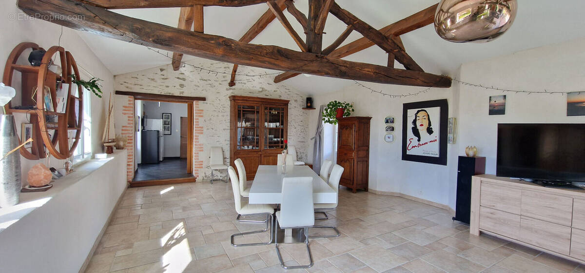 Maison à SAINT-HILAIRE-DE-CHALEONS