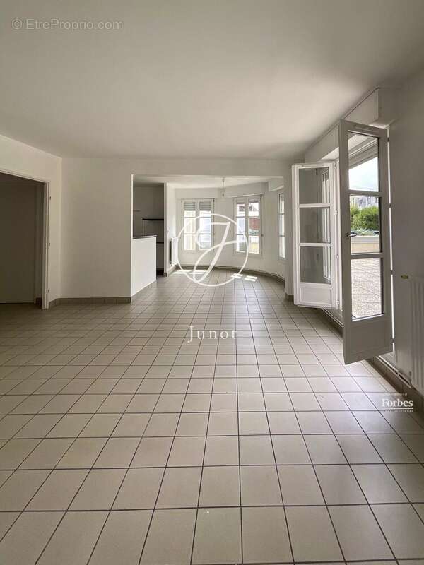 Lille - VIEUX LILLE - Appartement à vendre - 61,28m² - 1-2 chambres - Terrasse - Garage - photo 13