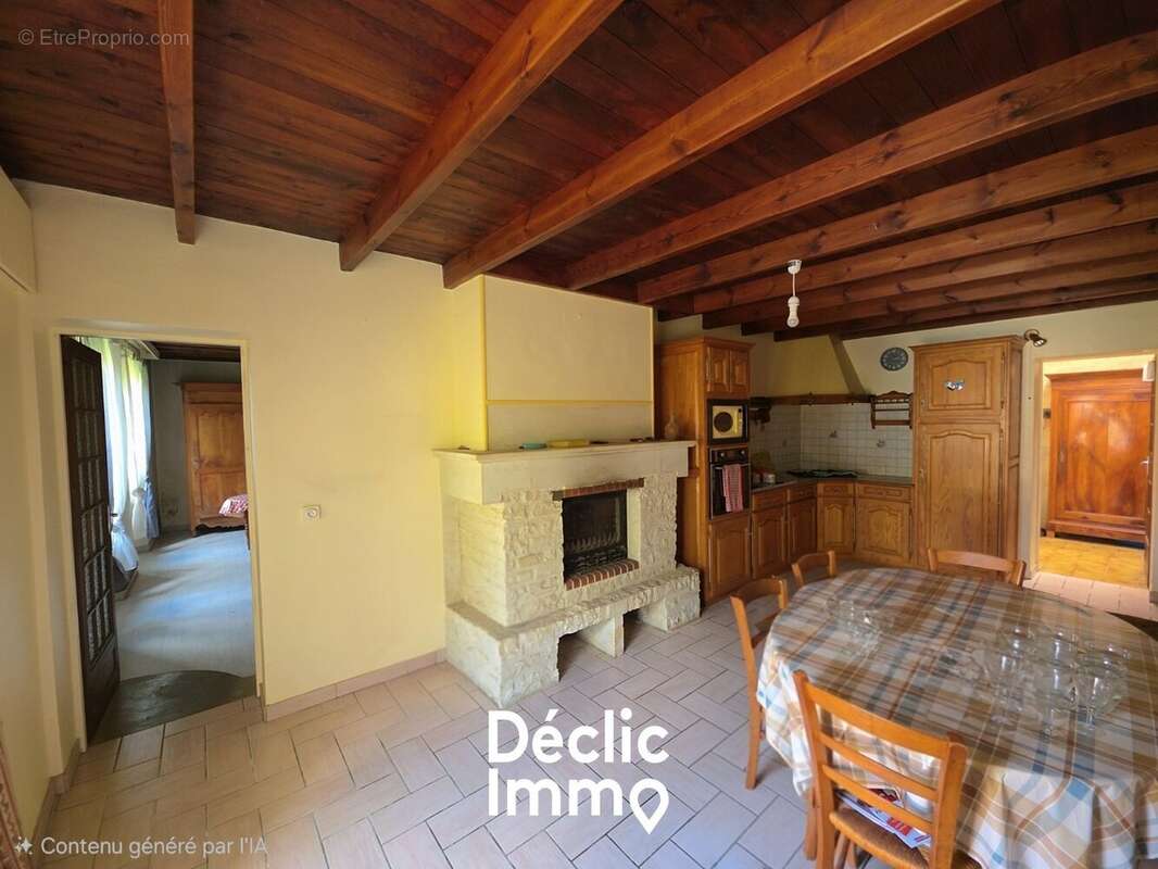 Maison ancienne à rénover avec grange et fort potentiel à Prin-Deyrançon - photo 2