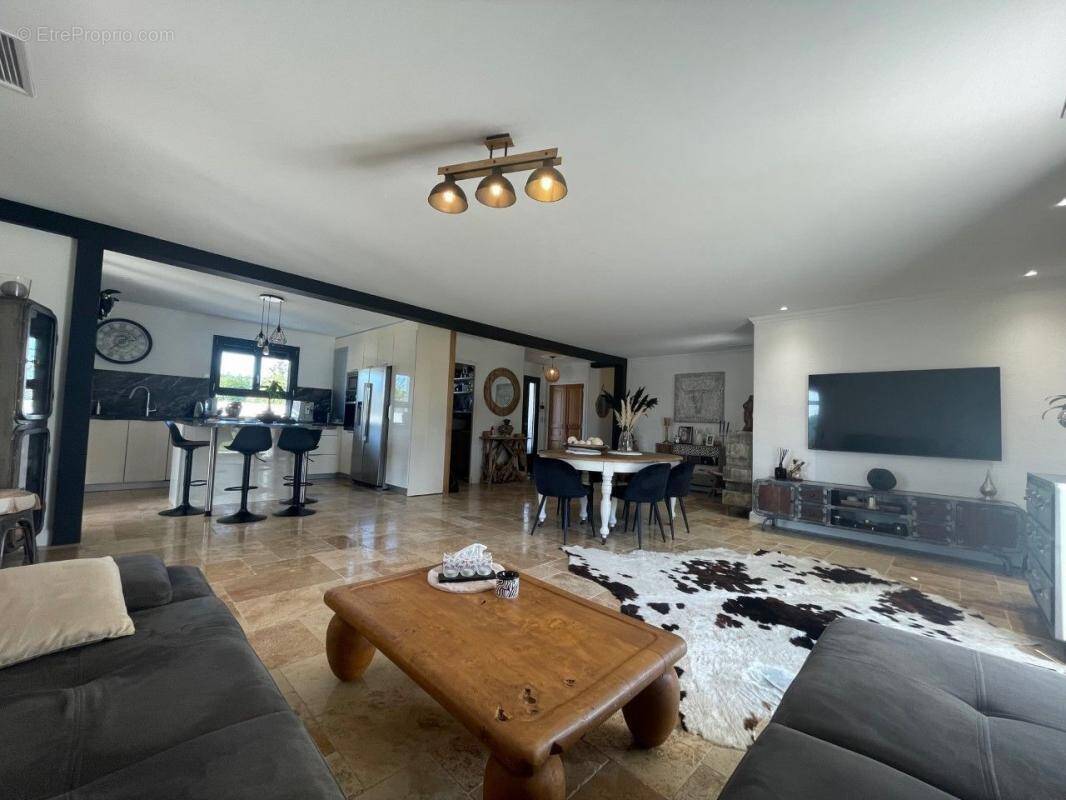 Maison à CHAMPCEVINEL