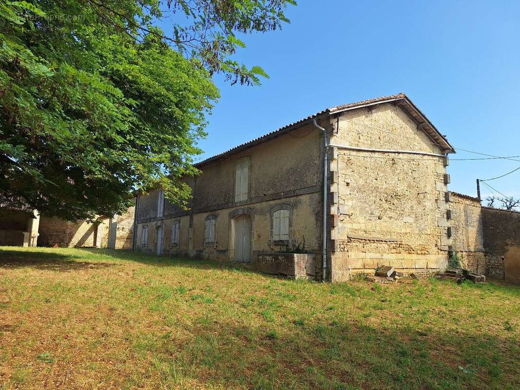 Maison à LOUZAC-SAINT-ANDRE