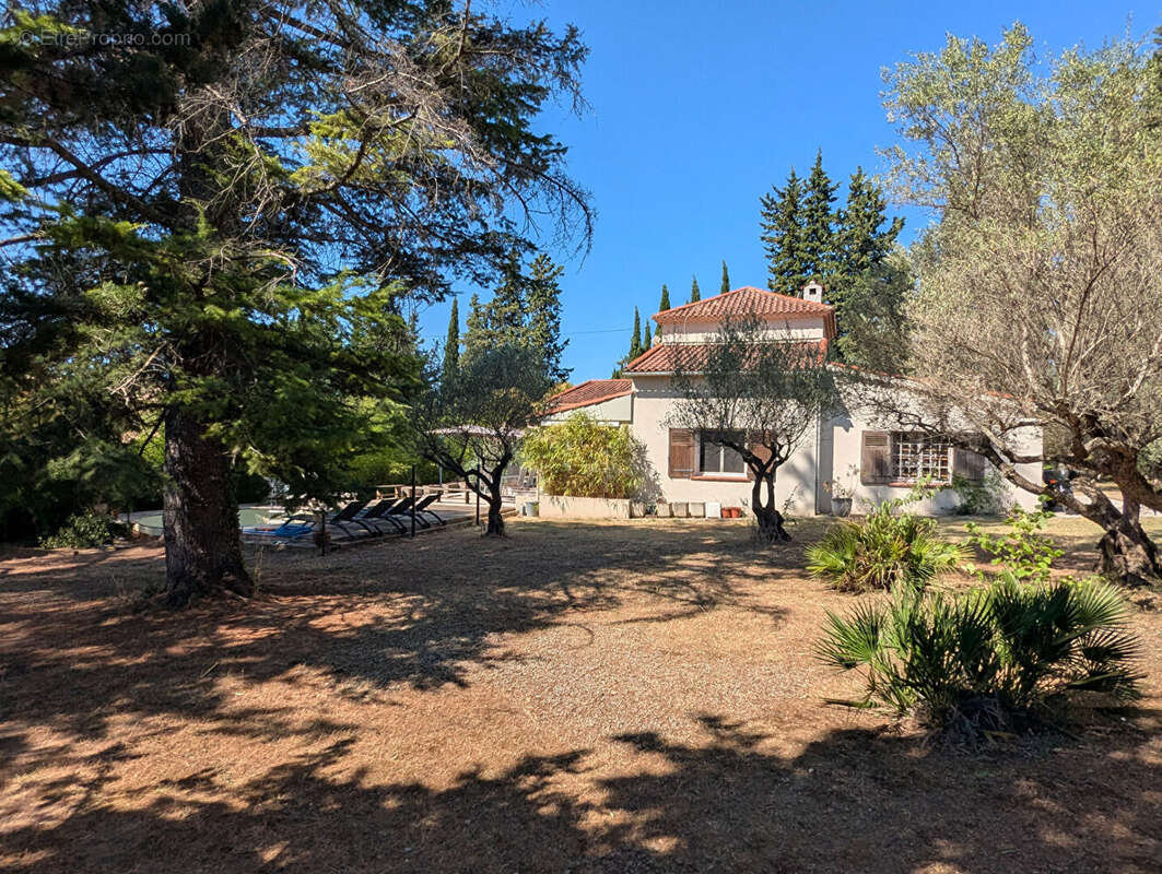 Maison à VILLECROZE