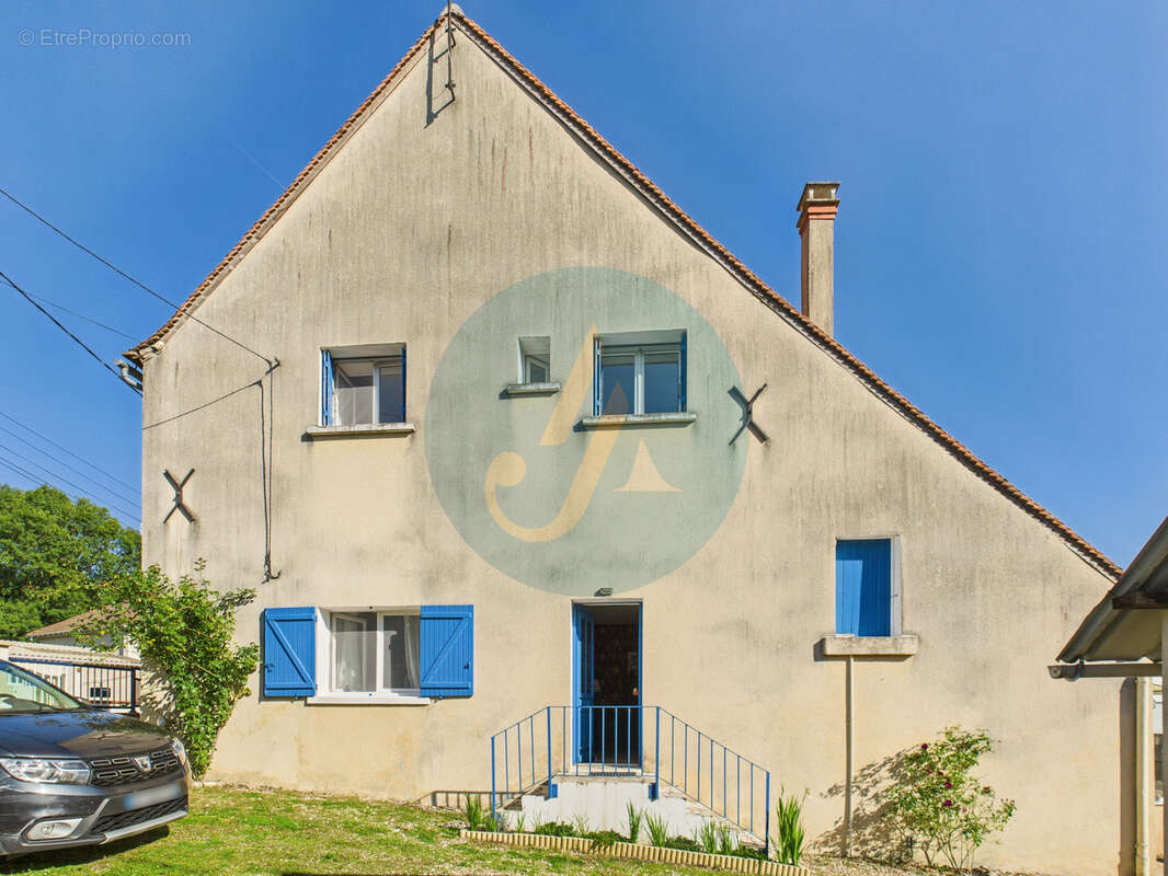 Maison à SAINT-AMAND-EN-PUISAYE