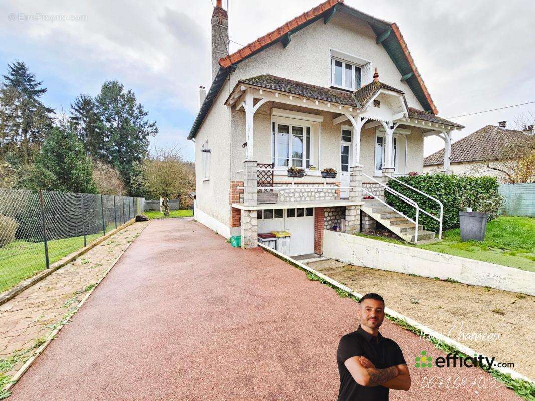 Maison à AZE