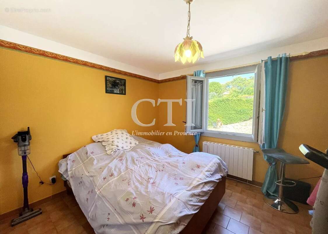 Charmante villa de plain-pied avec beau terrain arboré et clos de 2 627 m² - photo 15