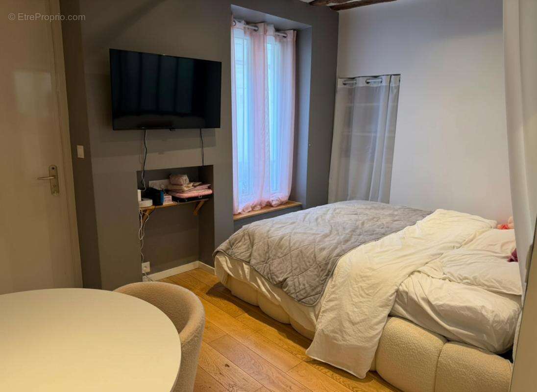 Studio de charme refait à neuf- Faubourg Saint-Antoine-vendu loué- - photo 3