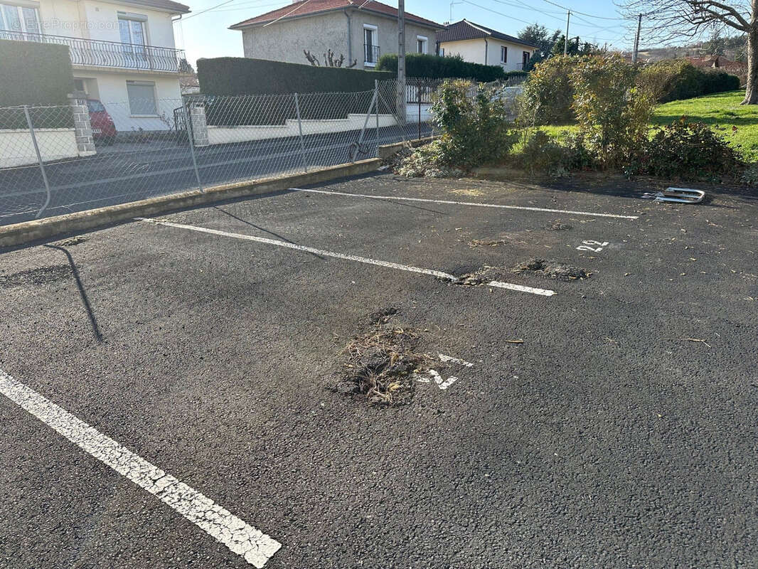 13 places de parking à LEMPDES - photo 3