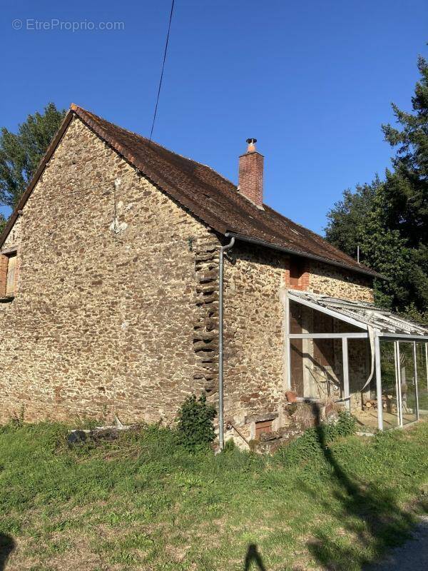 Maison à SEGUR-LE-CHATEAU