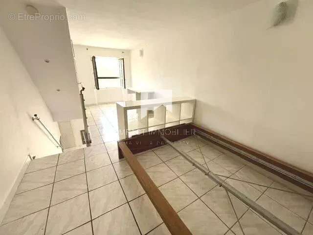 À VENDRE – Charmant T2 duplex rénové avec terrasse et parking – Carqueiranne (83320) - photo 7