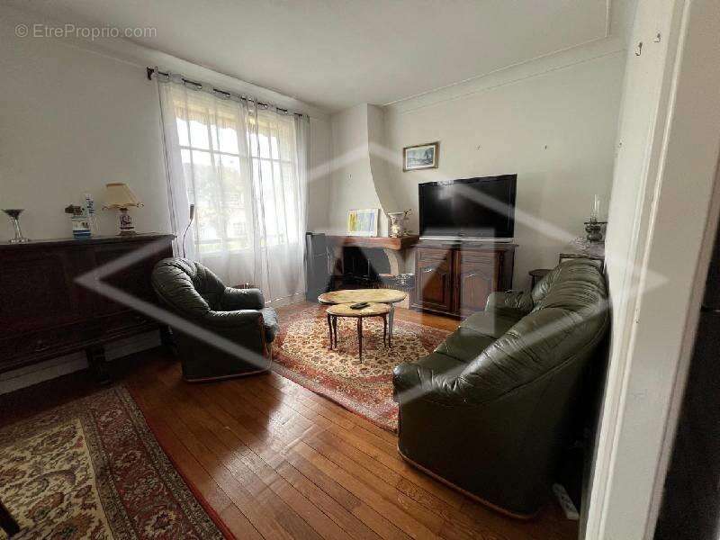 Maison à VARENNES-JARCY