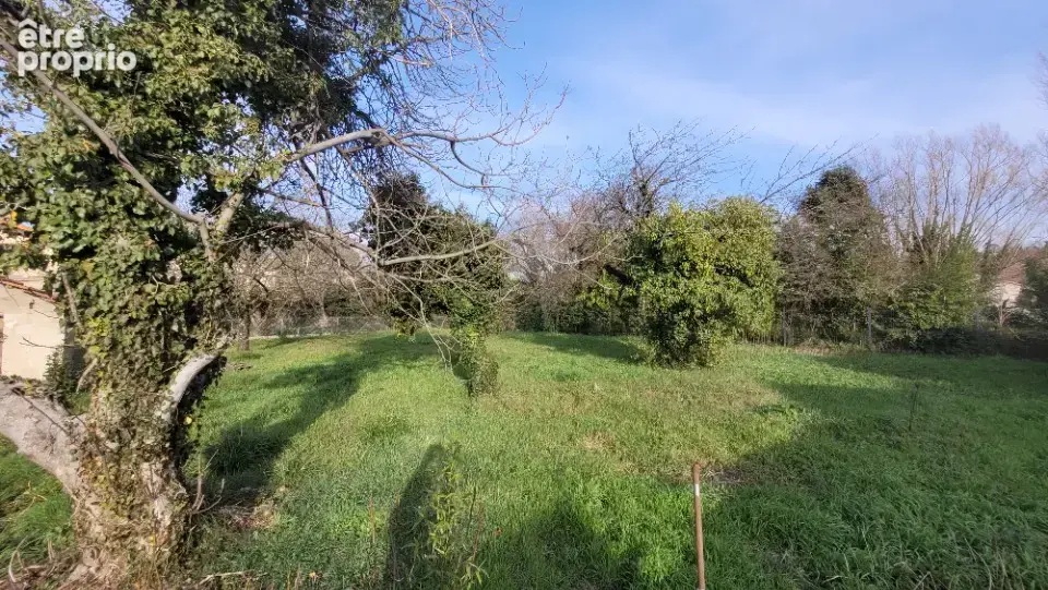 Terrain à CHAMARET