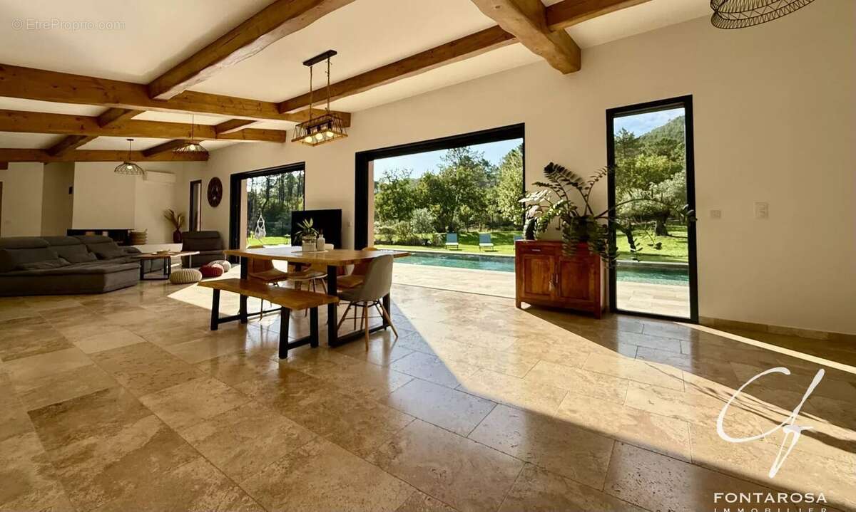 Maison à BAGNOLS-EN-FORET