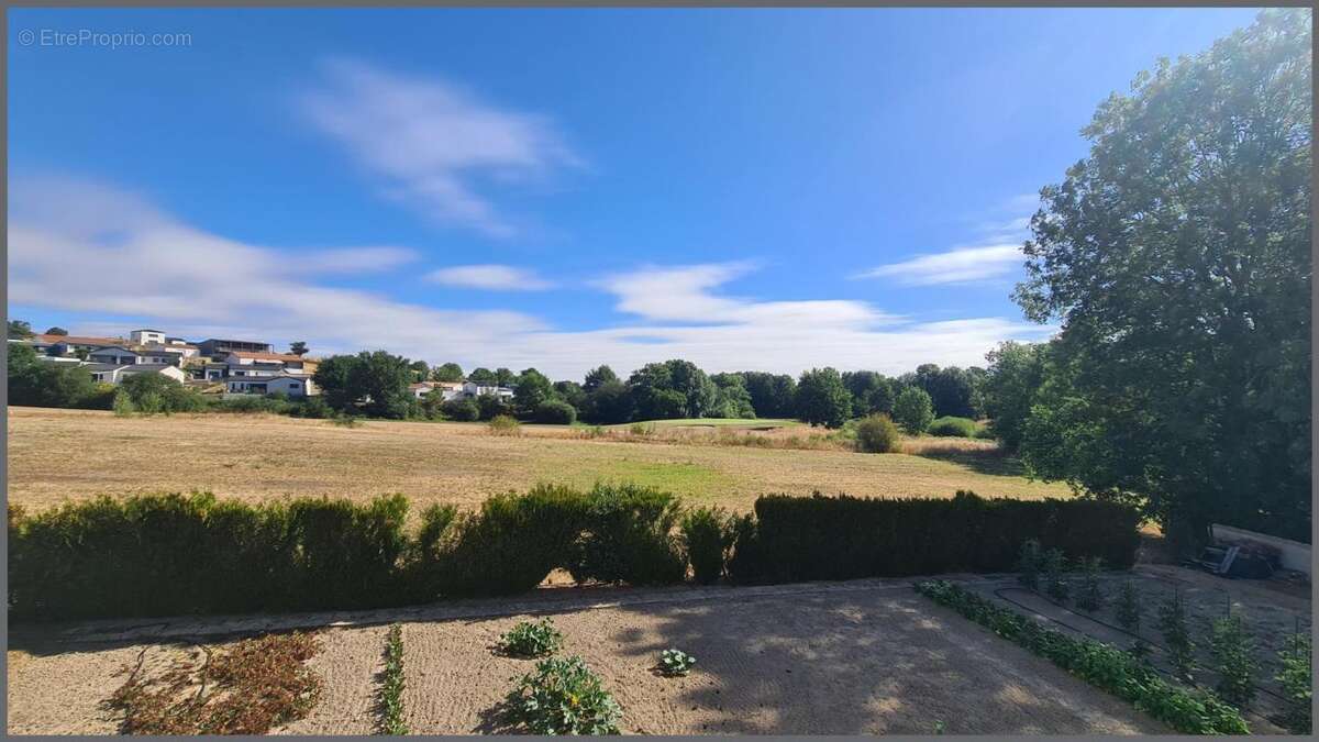 3 chambres, Bel espace en pelouse clos avec jardin - photo 18